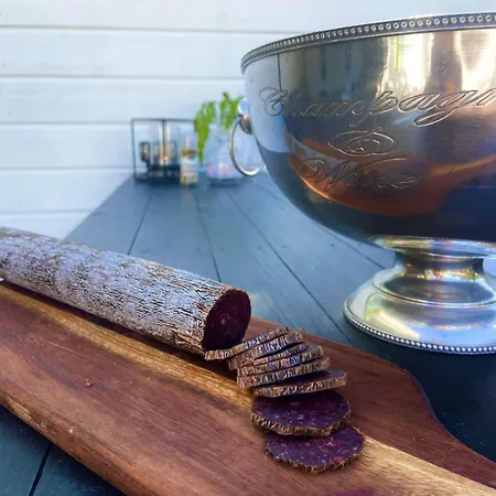 شقة In سترين